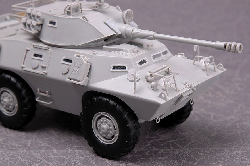 Збірна модель LAV-150 Commando AFV w/Cockerill 90mm Gun HB82422 фото