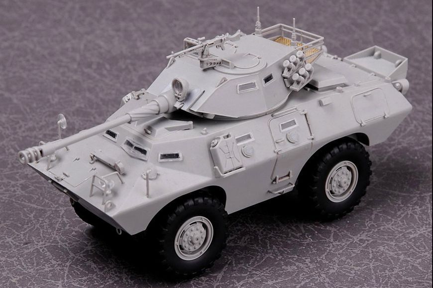 Збірна модель LAV-150 Commando AFV w/Cockerill 90mm Gun HB82422 фото