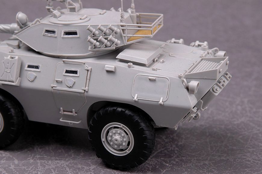 Збірна модель LAV-150 Commando AFV w/Cockerill 90mm Gun HB82422 фото