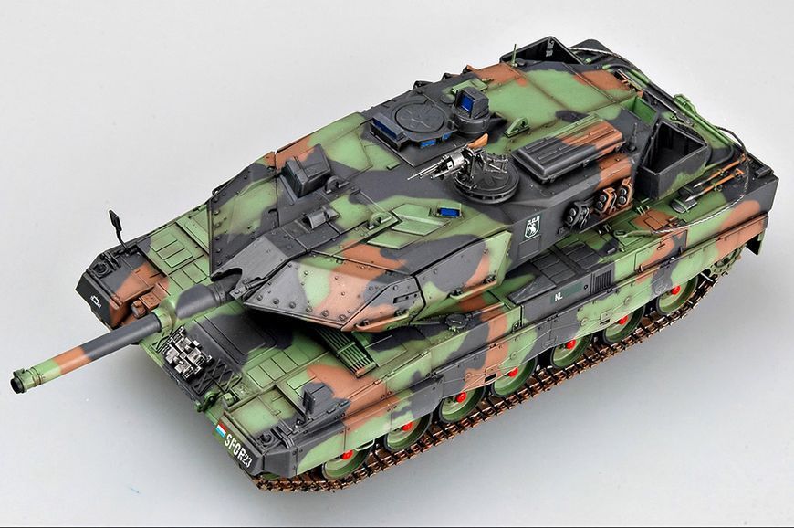 Збірна модель танка Leopard 2 A5/A6NL HB82423 фото