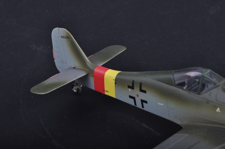 Збірна модель німецького винищувача Focke-Wulf FW190D-9 HB81716 фото