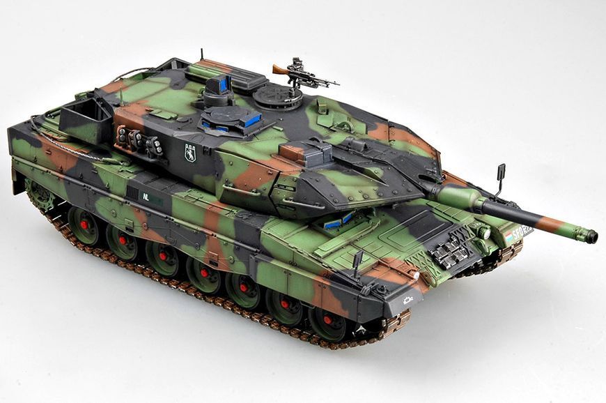 Збірна модель танка Leopard 2 A5/A6NL HB82423 фото