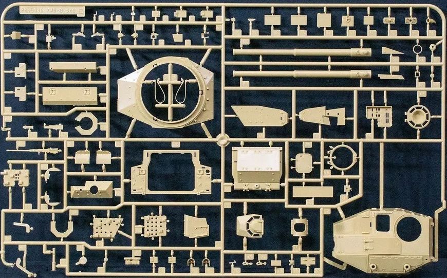 Збірна модель 1/35 Легкий авіадесантний танк M8 PH35039 фото
