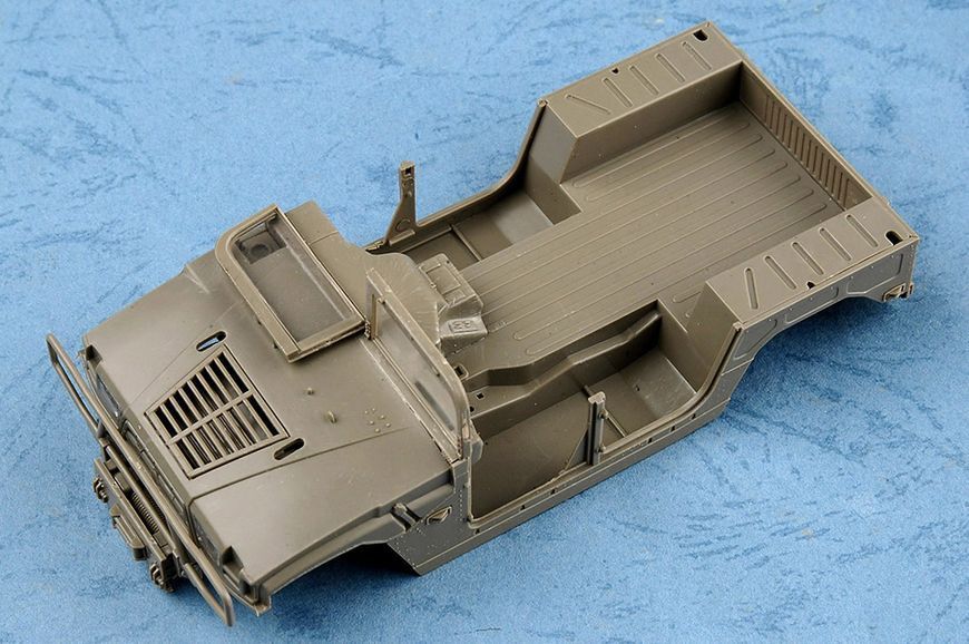 Збірна модель Dong Feng Meng Shi 1.5 ton Military Light Utility Vehicle- Hardtop Version A HB82468 фото