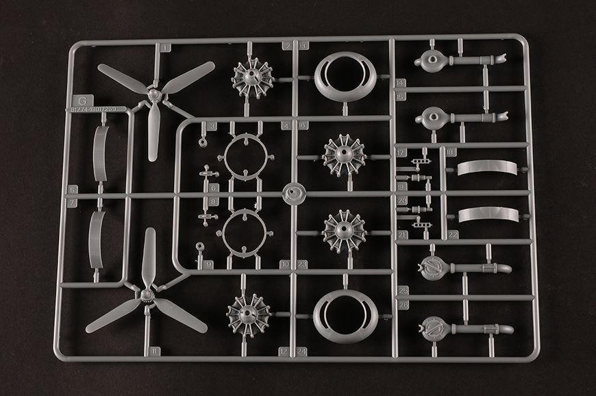 Збірна модель 1/48 Американський бомбардувальник B-24J &laquo;Ліберейтор&raquo; ХоббіБос 81774 HB81774 фото
