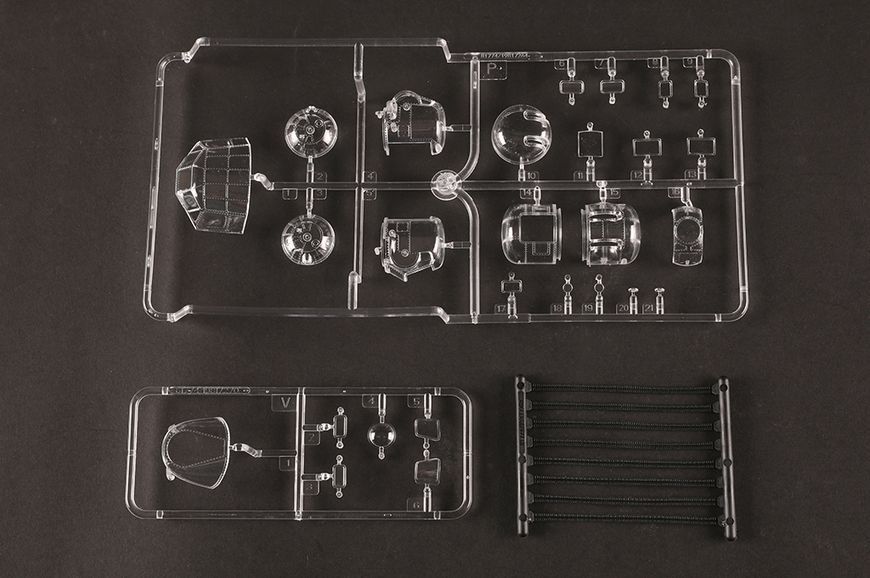 Збірна модель 1/48 Американський бомбардувальник B-24J &laquo;Ліберейтор&raquo; ХоббіБос 81774 HB81774 фото
