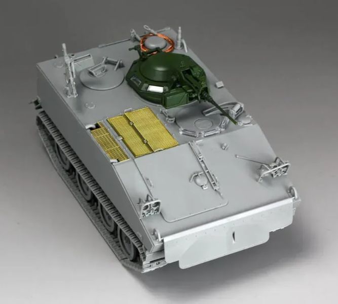 Збірна модель 1/35 Американський бронетранспортер М114A1 CRV TK2148 фото