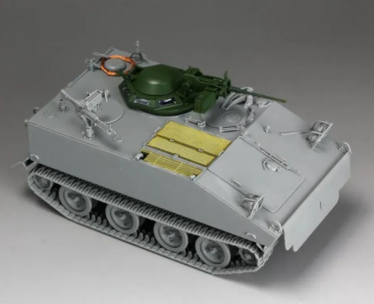 Збірна модель 1/35 Американський бронетранспортер М114A1 CRV TK2148 фото