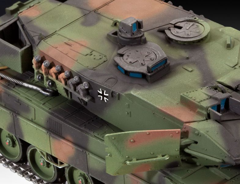 Збірна модель танка 1:72 Leopard 2A6/A6M Revell 03180 REV03180 фото
