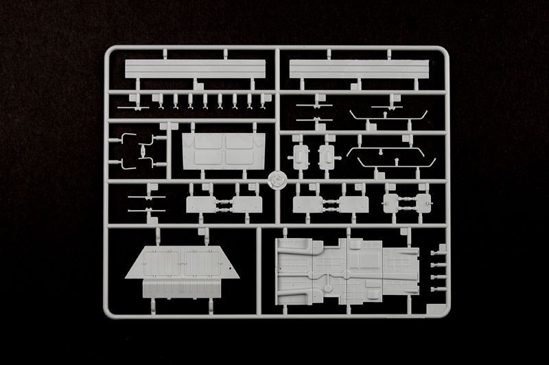 Збірна модель бронетранспортера BTR-60P APC TR01542 фото