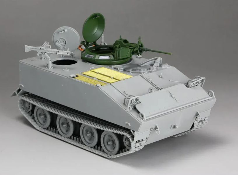 Збірна модель 1/35 Американський бронетранспортер М114A1 CRV TK2148 фото