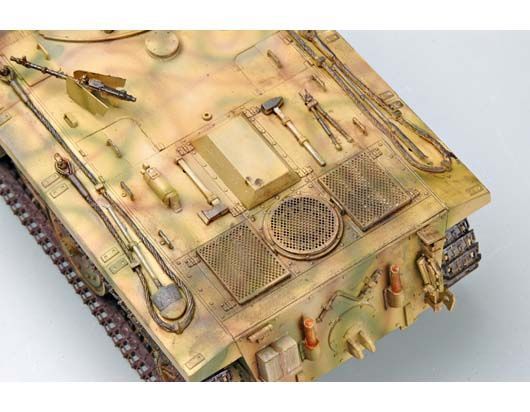 Збірна модель німецького розвідувального танку E-10 tank TR00385 фото