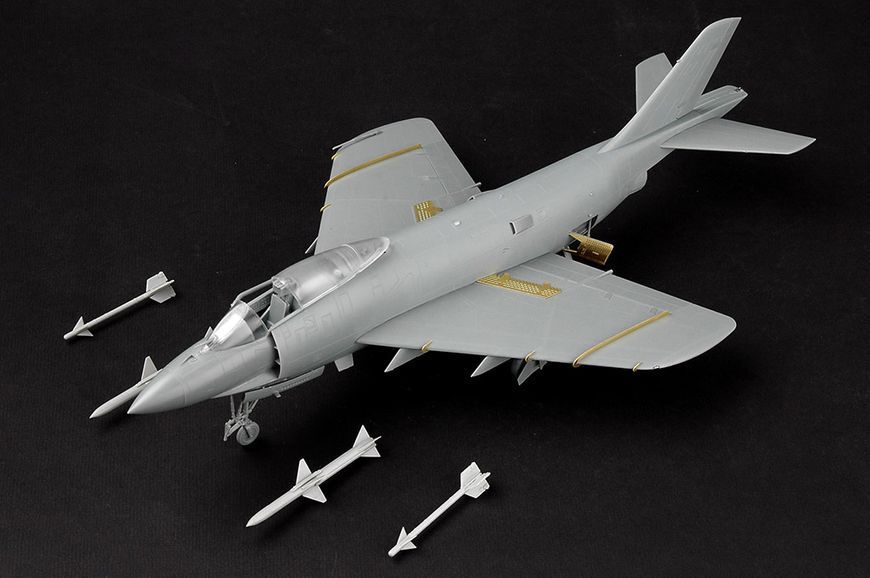 Збірна модель винищувача F3H-2 Demon HB80364 фото