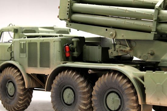 Збірна модель ТЕЛ 9П140 реактивної системи залпового вогню 9К57 "Ураган" TR01026 фото