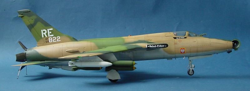 Збірна модель літака US Republic F-105D Thunderchief TR02201 фото