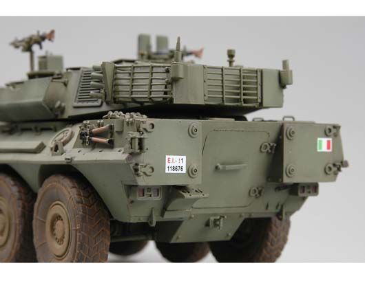 Збірна модель італійського важкого бронеавтомобіля B1 Centauro B1 пізня версія TR00387 фото
