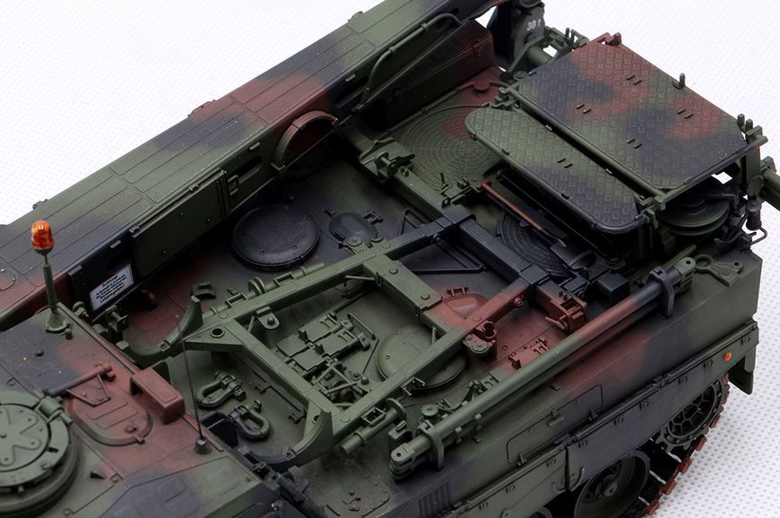 Збірна модель броньованої евакуаційної машини Bergepanzer BPz3 "Buffalo" ARV HB84565 фото