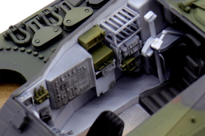 Збірна модель броньованої евакуаційної машини Bergepanzer BPz3 "Buffalo" ARV HB84565 фото