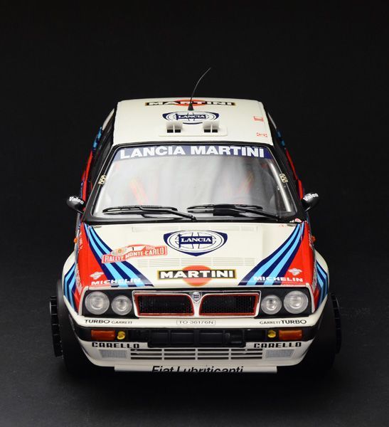 Збірна модель 1/12 Ралійний автомобіль Lancia Delta HF Integrale 16v Italeri IT4709 фото