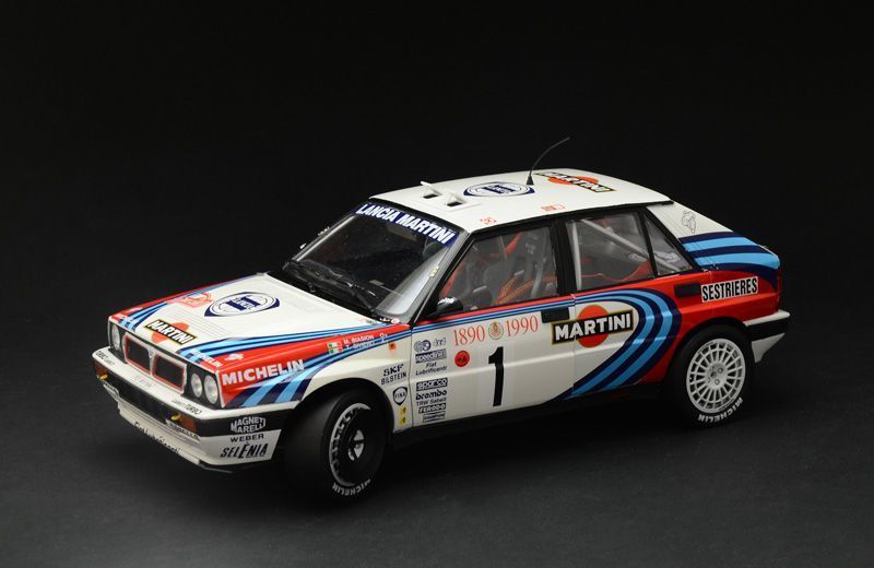Збірна модель 1/12 Ралійний автомобіль Lancia Delta HF Integrale 16v Italeri IT4709 фото