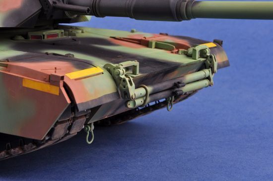 Збірна модель американського танка US M1A1 AIM MBT TR00926 фото