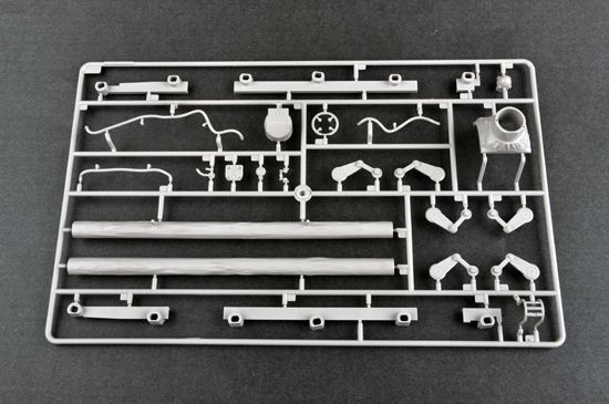 Збірна модель 1/16 Радянський танк T-72B Trumpeter 00924 TR00924 фото