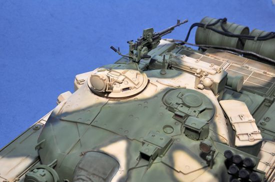 Збірна модель 1/16 Радянський танк T-72B Trumpeter 00924 TR00924 фото
