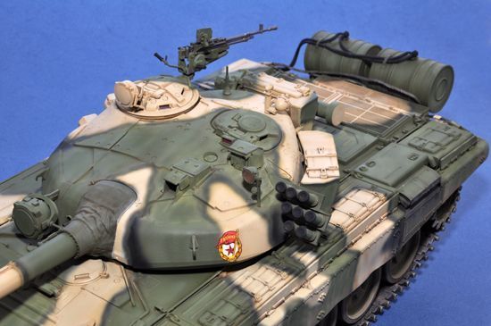 Збірна модель 1/16 Радянський танк T-72B Trumpeter 00924 TR00924 фото