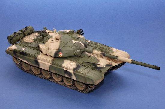Збірна модель 1/16 Радянський танк T-72B Trumpeter 00924 TR00924 фото