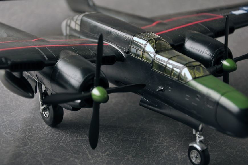 Збірна модель американського винищувача US P-61C Black Widow HB81732 фото