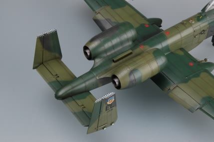Збірна модель американського штурмовика A-10A "THUNDERBOLT" II HB80323 фото