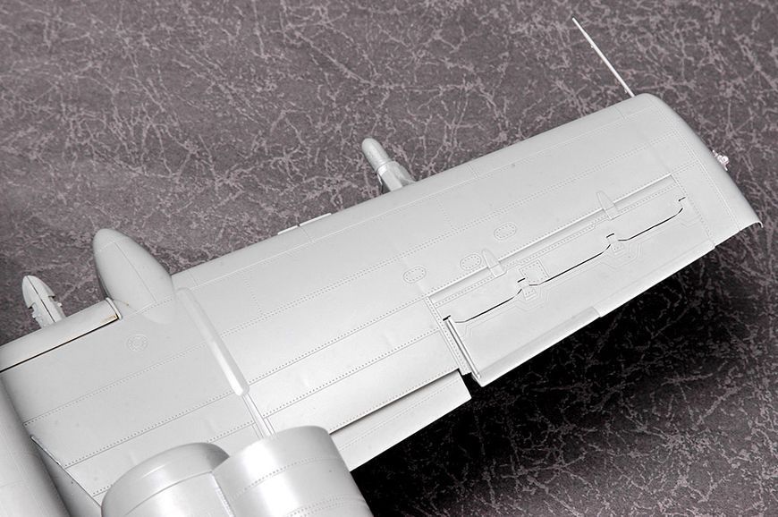 Збірна модель американського штурмовика A-10A "THUNDERBOLT" II HB80323 фото