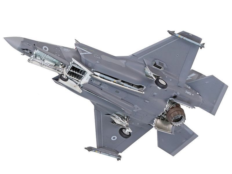 Збірна модель літака F-35B Lightning 2 TAM60793 фото