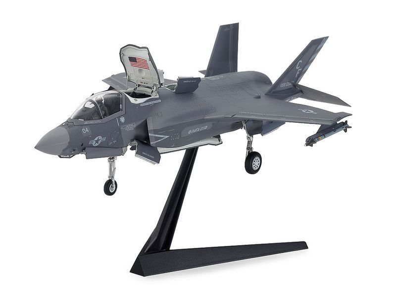 Збірна модель літака F-35B Lightning 2 TAM60793 фото