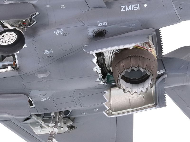 Збірна модель літака F-35B Lightning 2 TAM60793 фото