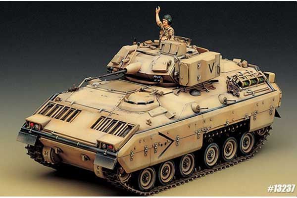 1/35 M2 BRADLEY IFV AC13237 фото