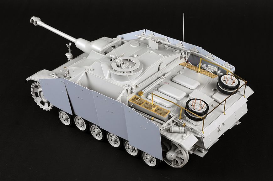 Збірна модель німецького танка StuG.III Ausf.G Пізнє виробництво (2в1) TR00947 фото