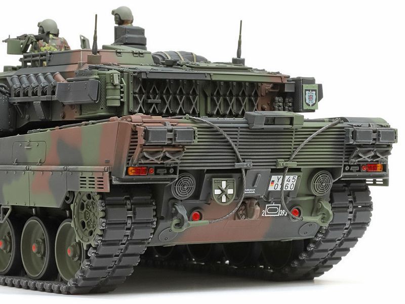 Збірна модель 1/35 Танк Leopard 2 А7В TAM35387 фото