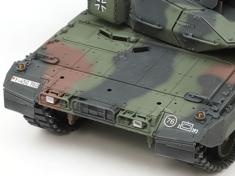 Збірна модель 1/35 Танк Leopard 2 А7В TAM35387 фото