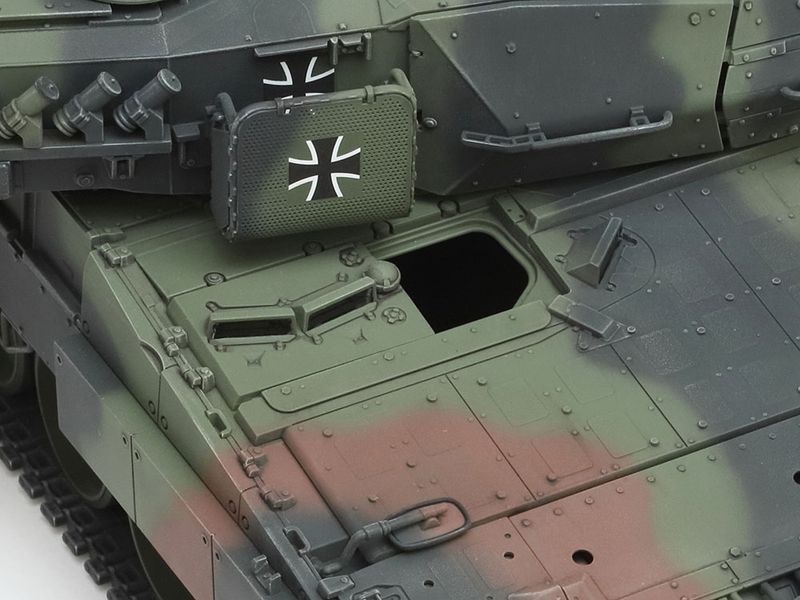 Збірна модель 1/35 Танк Leopard 2 А7В TAM35387 фото