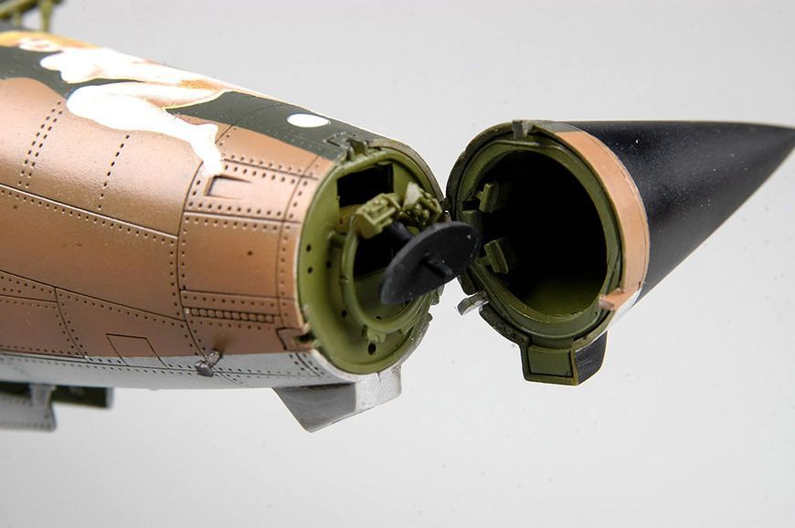 Збірна модель американського винищувача F-105D Thunderchief HB80332 фото