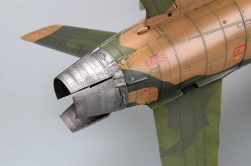Збірна модель американського винищувача F-105D Thunderchief HB80332 фото
