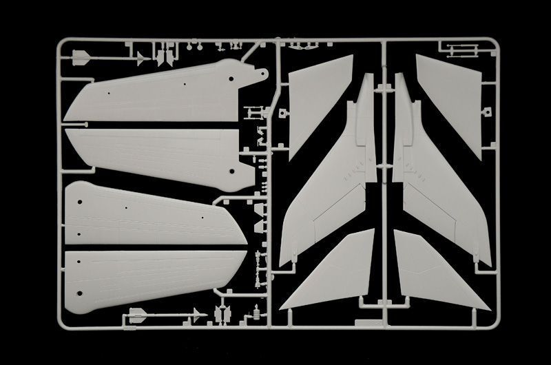 Збірна модель 1/48 Літак Tornado GR.1/IDS (Війна у Перській затоці) IT2783 фото