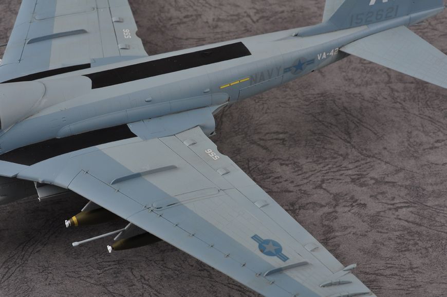 Збірна модель літака A-6E Intruder HB81709 фото