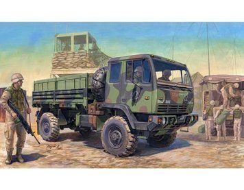 Збірна модель стандартного вантажного автомобіля M1078 Light Medium Tactical Vehicle (LMTV) TR01004 фото
