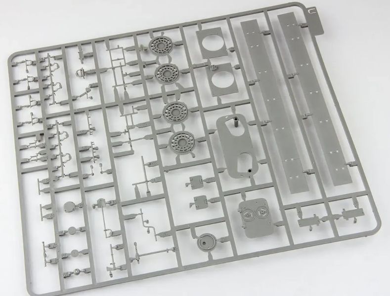 Збірна модель 1/35 Танк Pzkpfwg.V Пантера ранніх випусків TK2174 фото