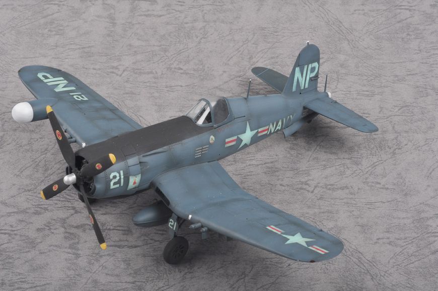 Збірна модель американського винищувача F4U-5N Corsair early version HB80390 фото