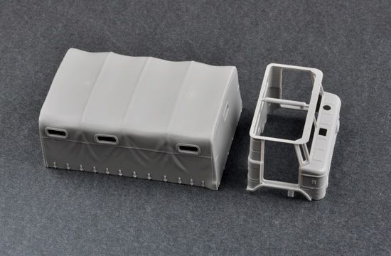 Збірна модель легкої вантажівки GAZ-66 Light Truck I TR01016 фото