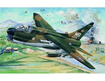 Збірна модель літака ВПС США A-7D Corsair II TR02245 фото