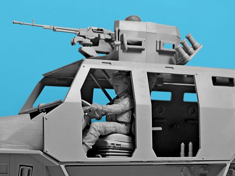 Збірна модель 1/35 &laquo;Козак-2&raquo; MRAP із фігурами ЗСУ (Перед штурмом. Схід України 2022) ICMDS3521 фото